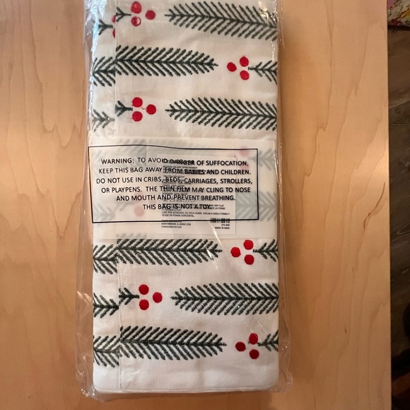 Crate & Barrel Festive Table Runner - Picture 3 of 4